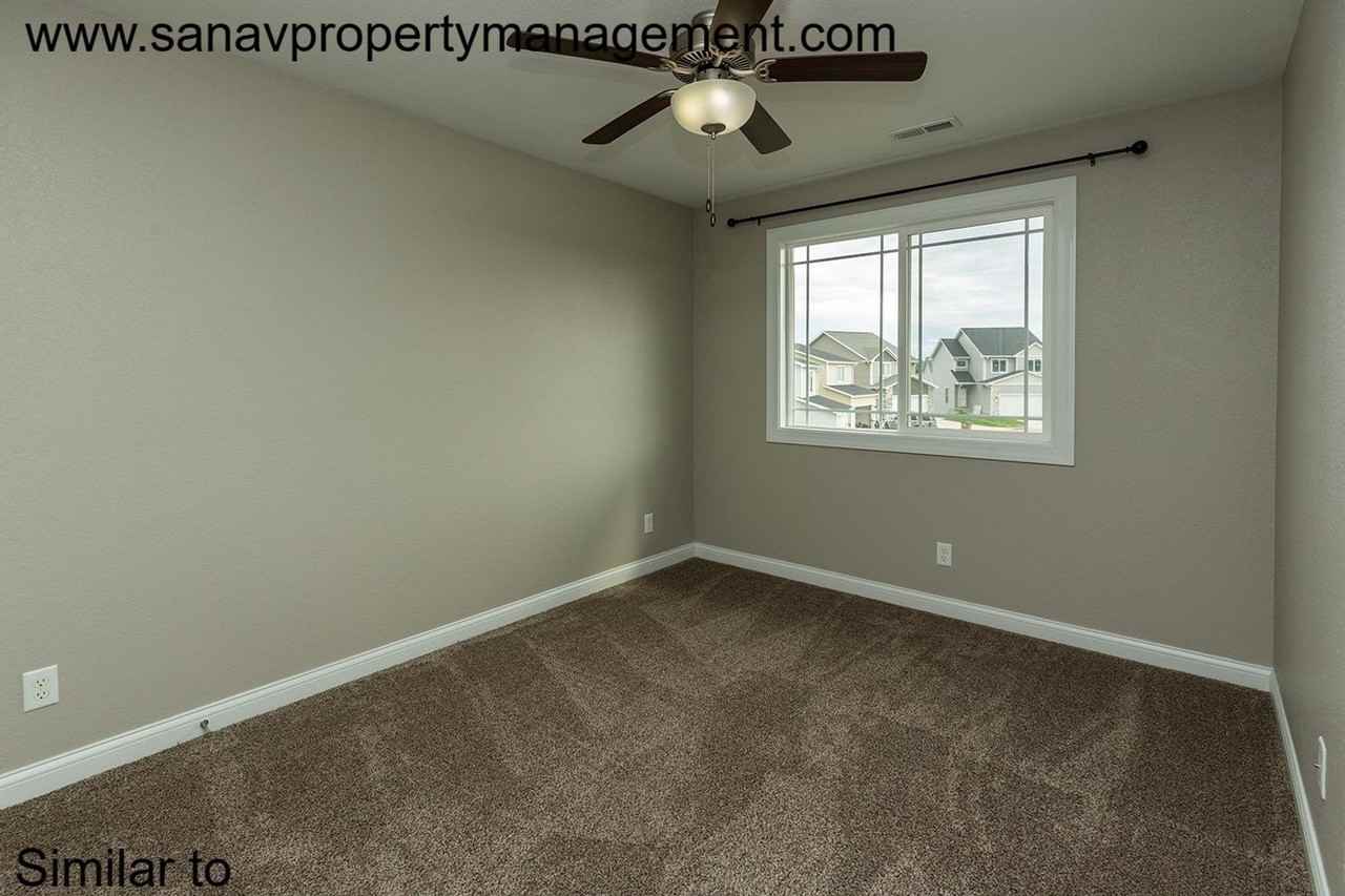 303 Marie Ave - Photo 4 of 33
