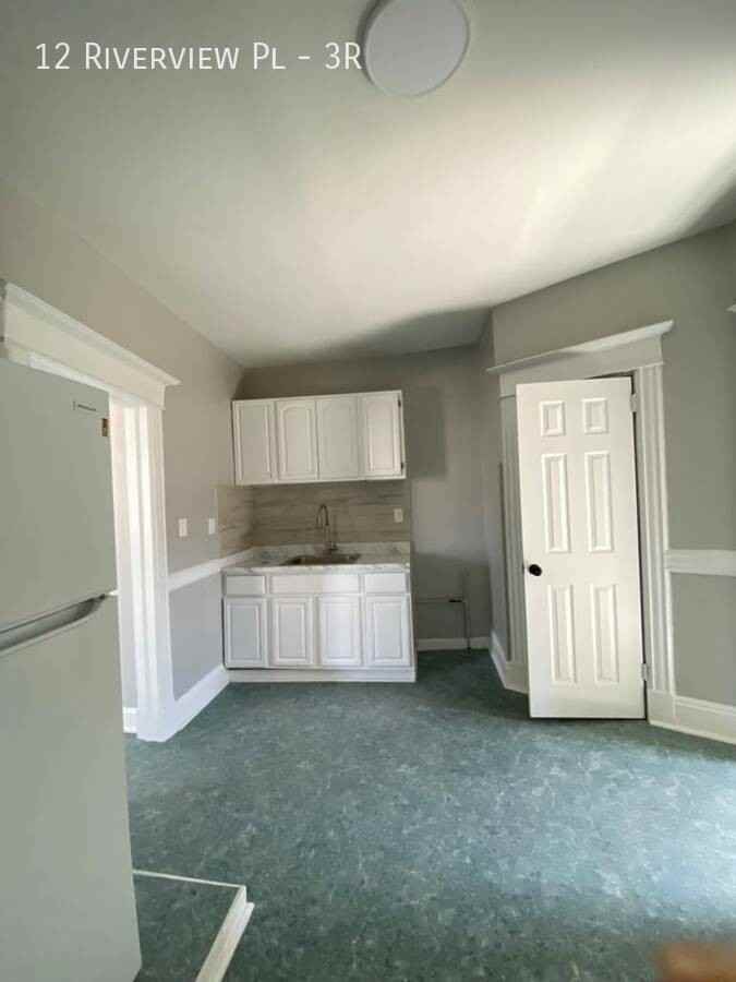 12 Riverview Pl #3R - Photo 4 of 6