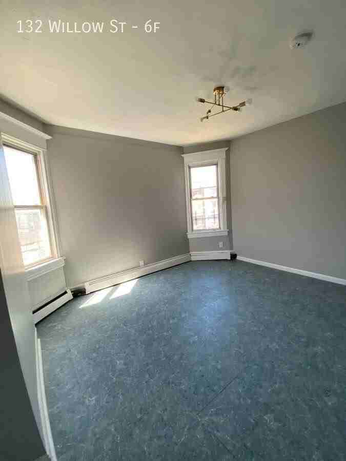 132 Willow St #6F - Photo 3 of 14