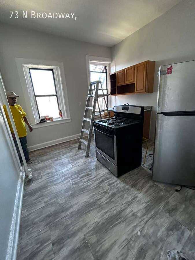 73 N Broadway - Photo 2 of 4