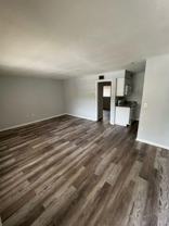 University Park unit, Centrally located and pet - Photo 1 of 1