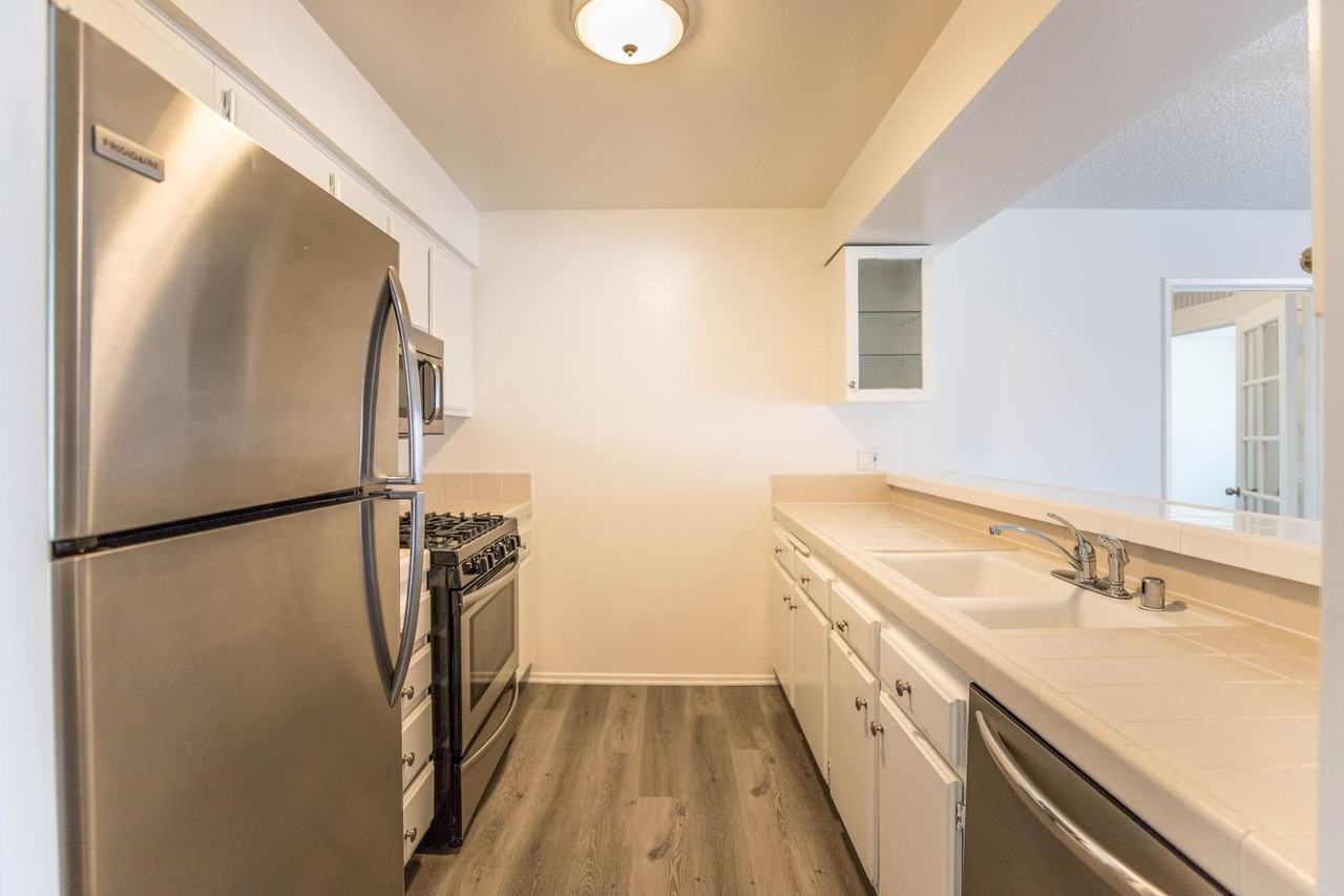 35 24th Ave #4 - Photo 5 of 26