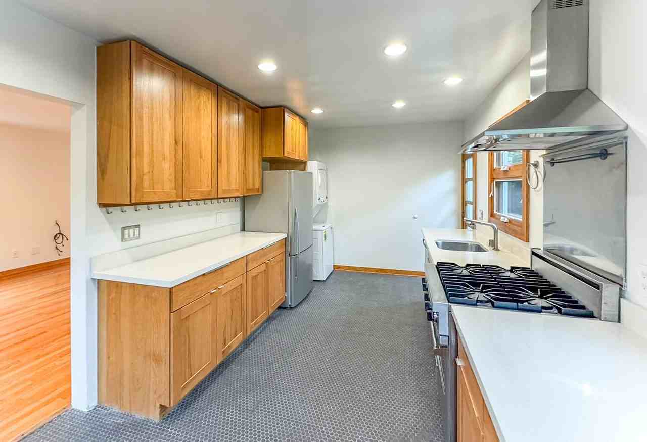 3515 Beethoven St - Photo 3 of 12