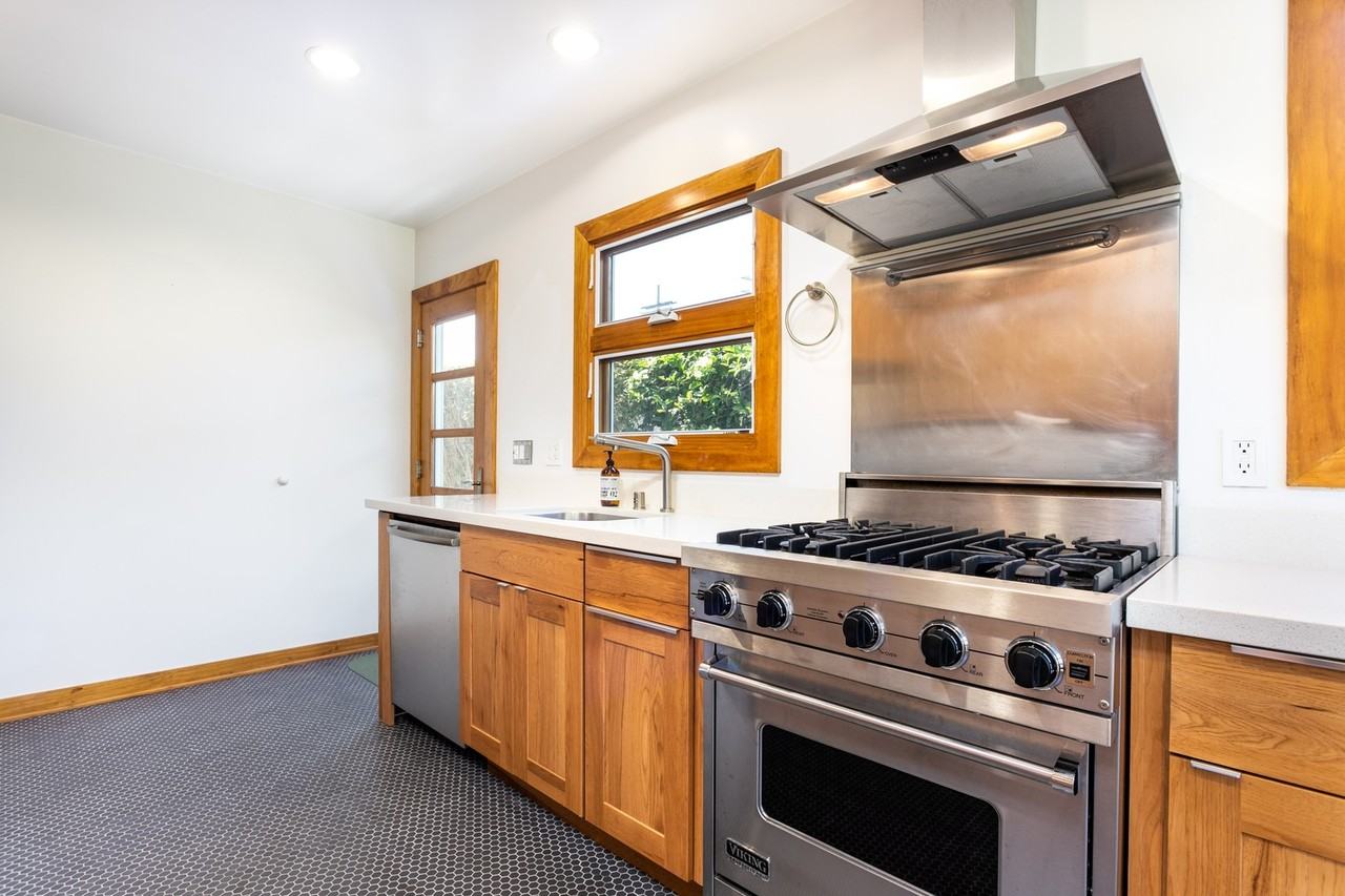 3515 Beethoven St - Photo 4 of 12