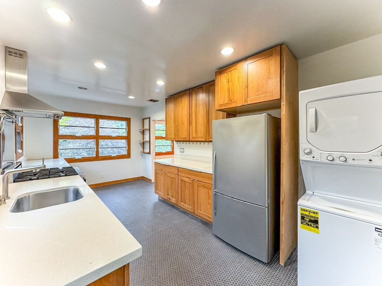 3515 Beethoven St - Photo 5 of 12