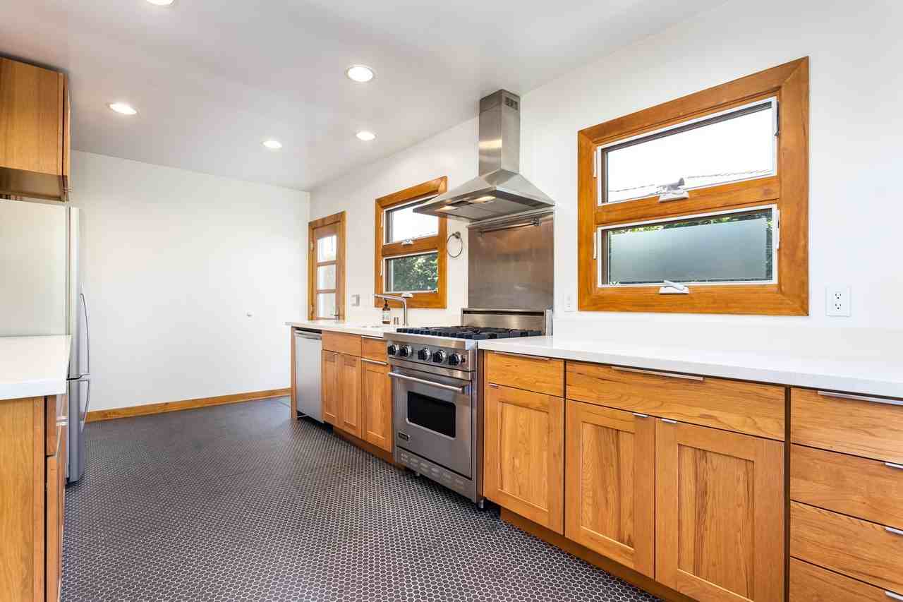 3515 Beethoven St - Photo 6 of 12