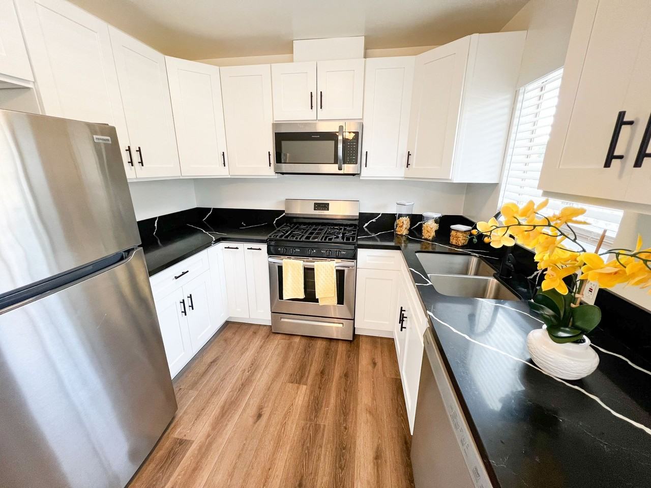 Corteen Apartments - Photo 5 of 31