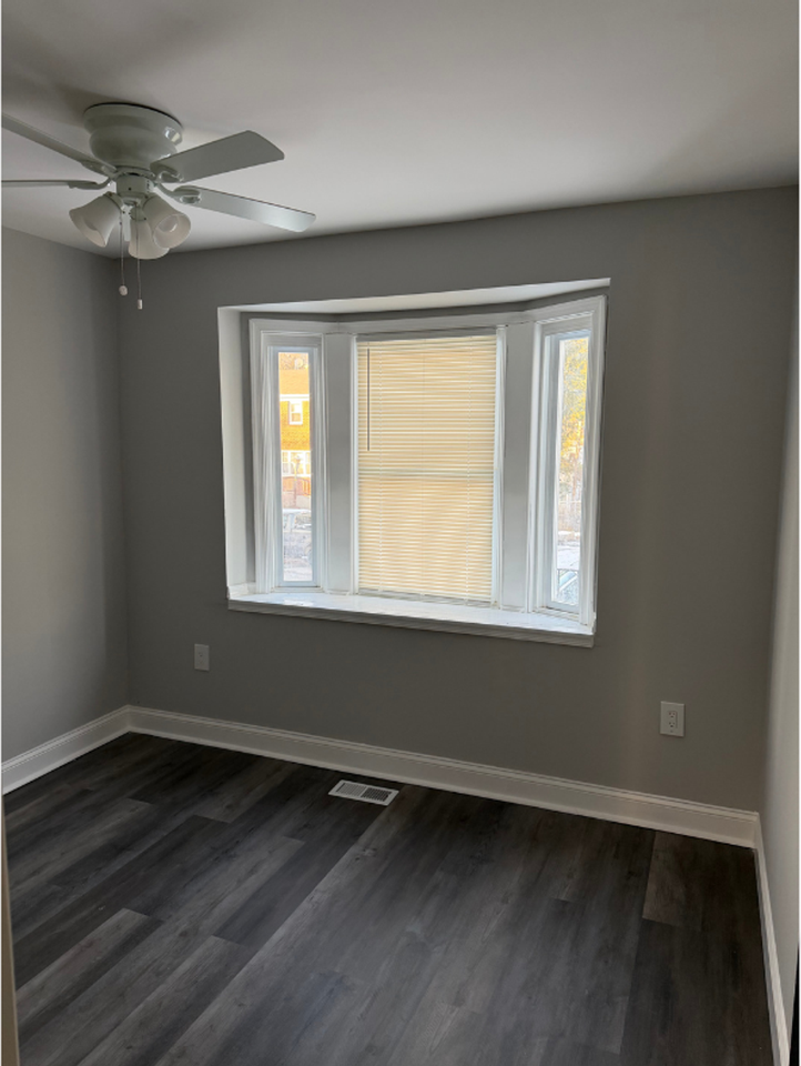 1271 Limit Ave - Photo 4 of 34