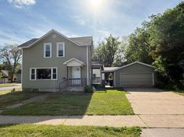 featured image of 1219 8th St E