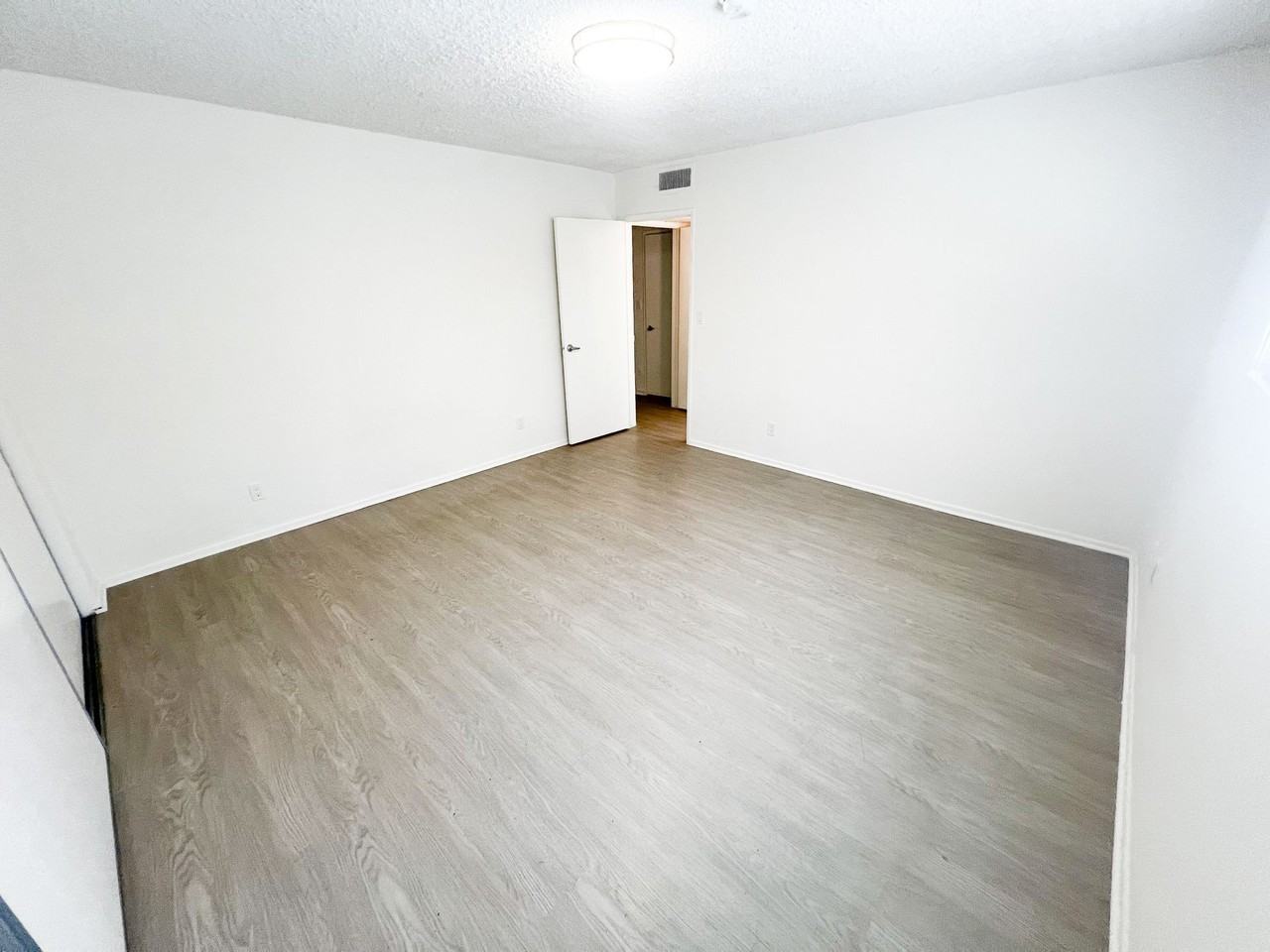 Woodman Apartments - Photo 4 of 16