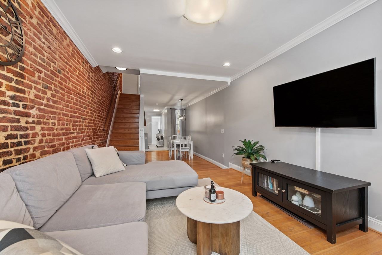 8 E Randall St - Photo 3 of 24