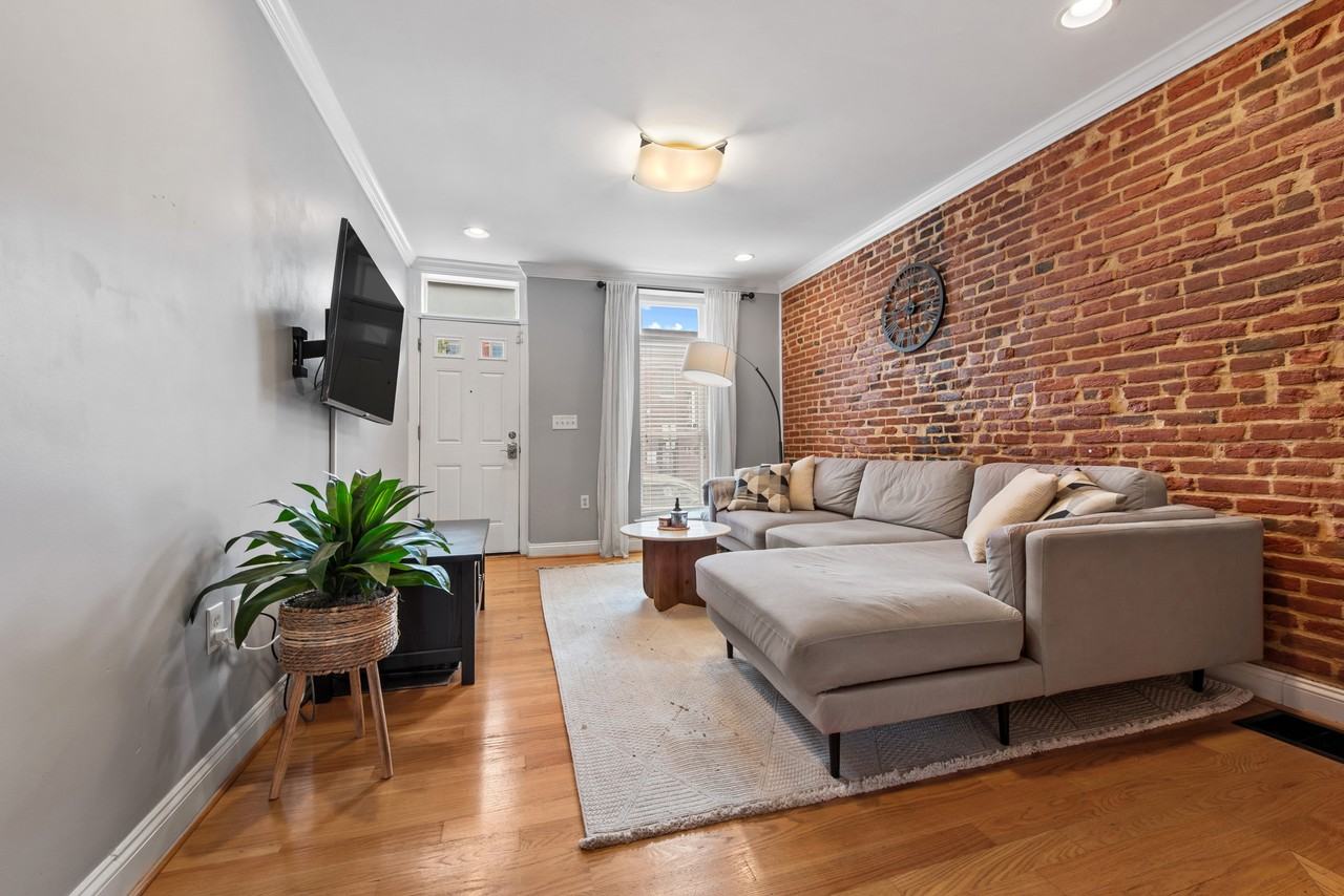 8 E Randall St - Photo 4 of 24
