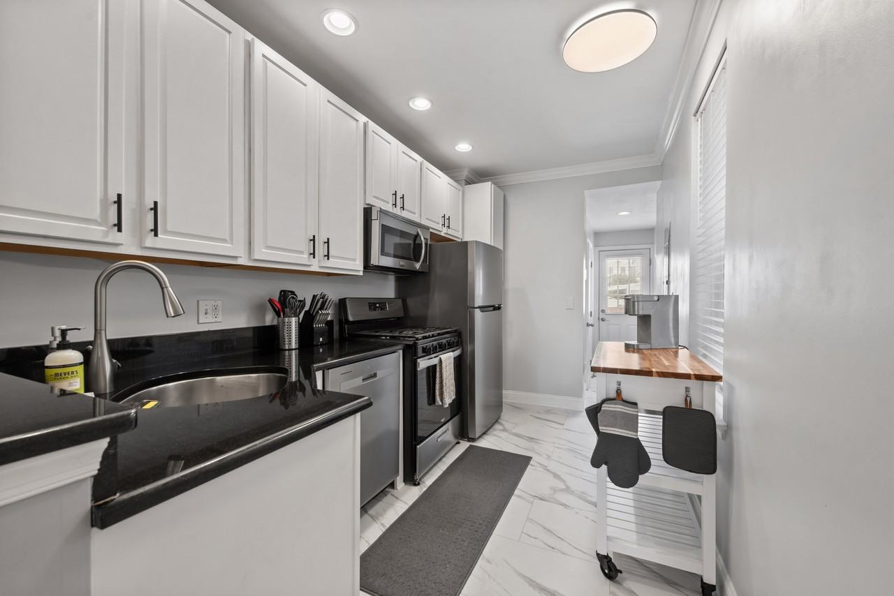 8 E Randall St - Photo 7 of 24