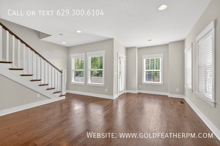 330 54th Ave N - Photo 4 of 40