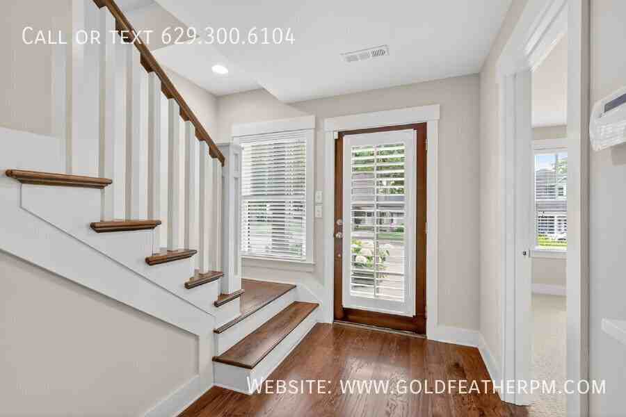 330 54th Ave N - Photo 5 of 40