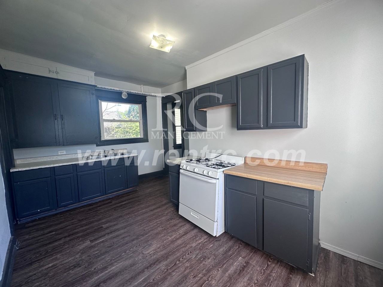 1434 N Walnut St - Photo 3 of 16