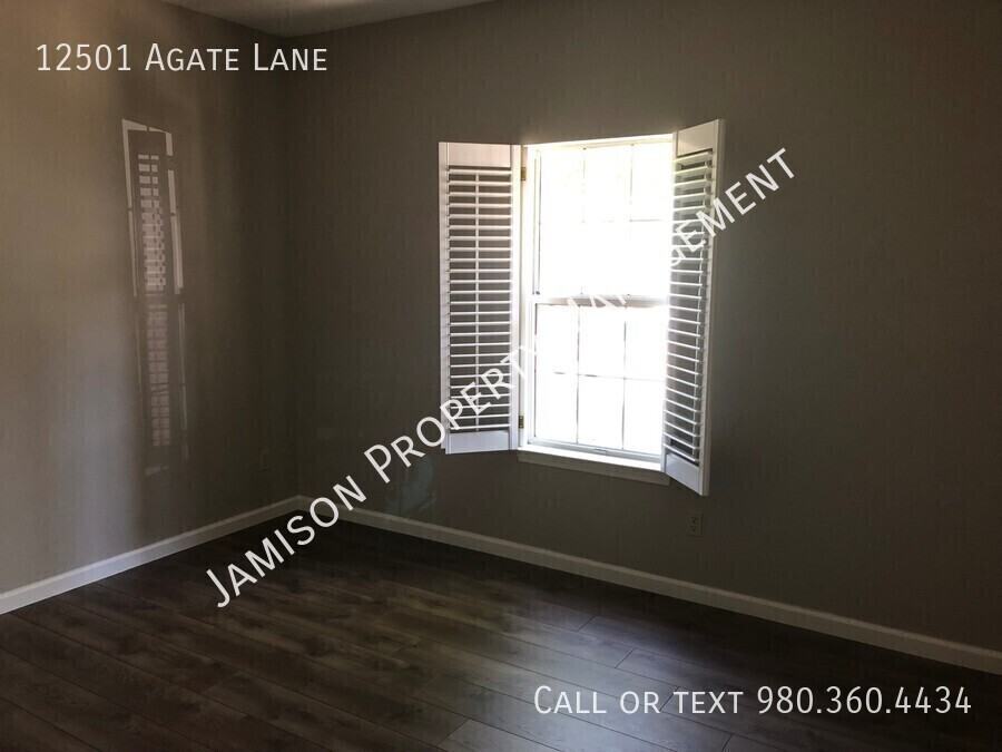 12501 Agate Ln - Photo 5 of 13