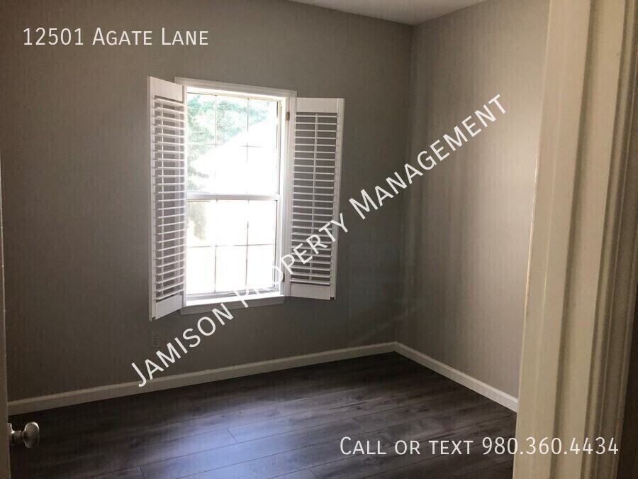 12501 Agate Ln - Photo 6 of 13