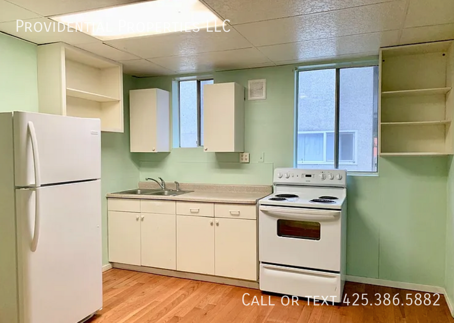 2468 S College St #B - Photo 2 of 9