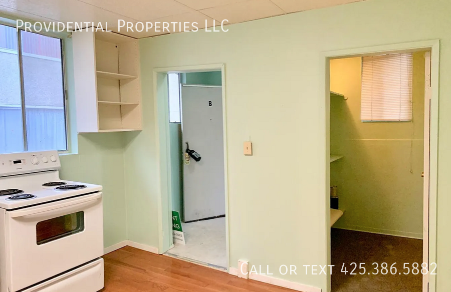 2468 S College St #B - Photo 3 of 9