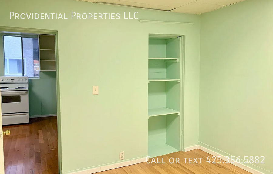 2468 S College St #B - Photo 5 of 9