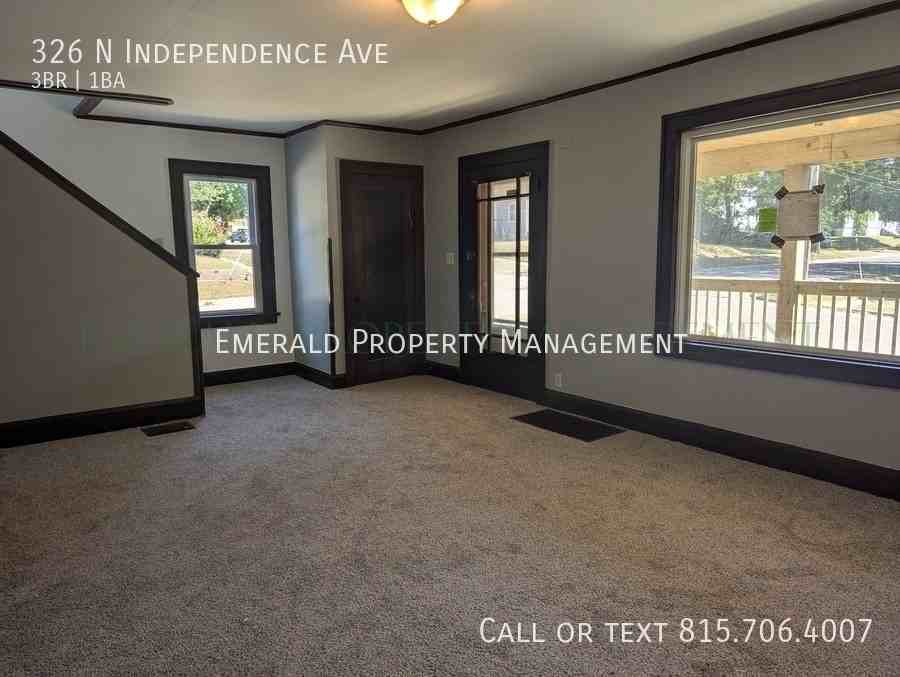 326 N Independence Ave - Photo 3 of 14