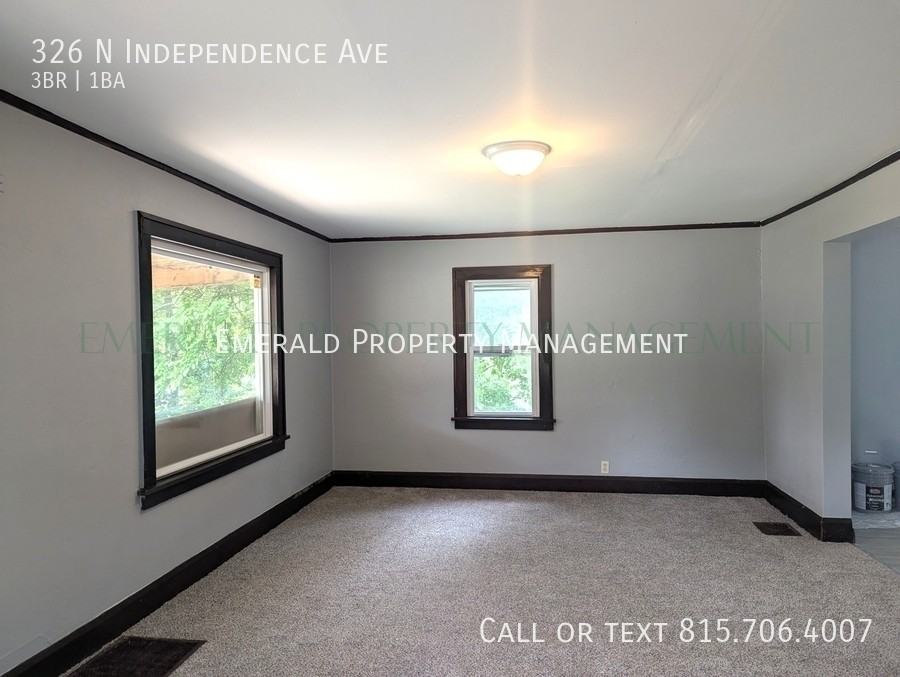 326 N Independence Ave - Photo 6 of 14