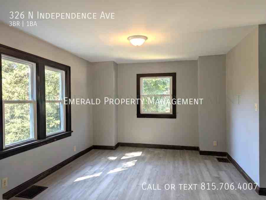 326 N Independence Ave - Photo 7 of 14