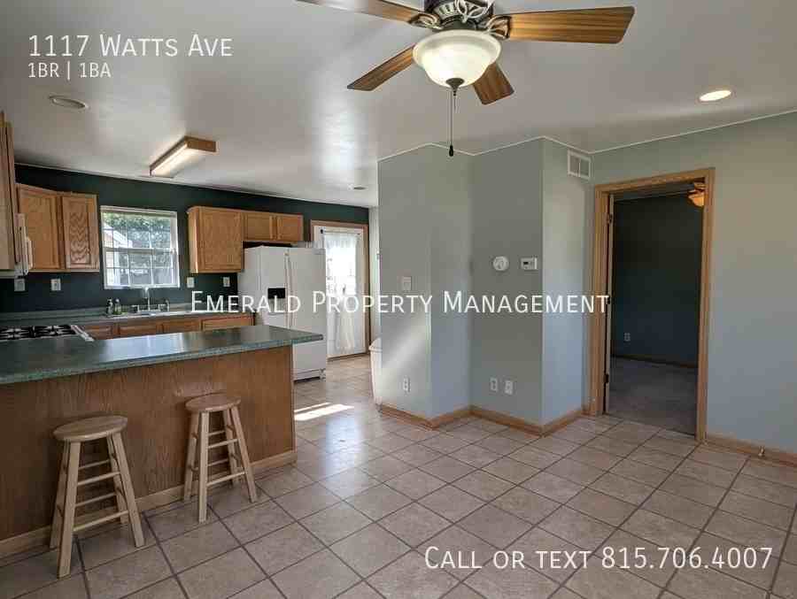 1117 Watts Ave - Photo 4 of 12