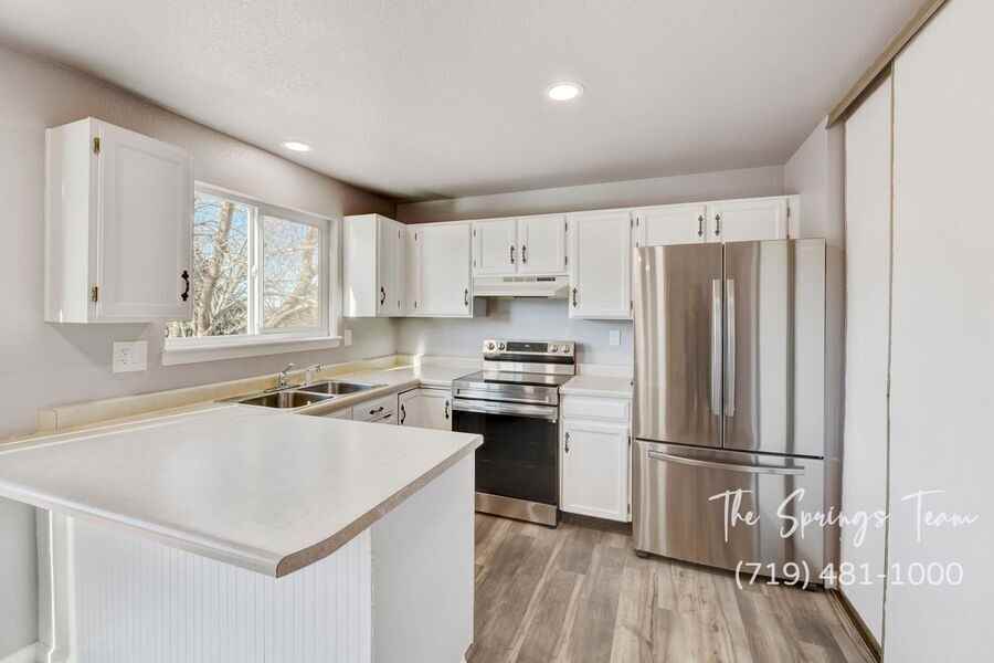 6460 Bugle Dr - Photo 6 of 49