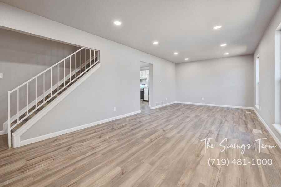 6460 Bugle Dr - Photo 7 of 49