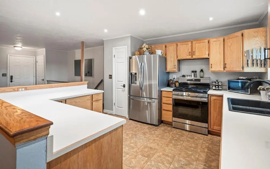 3060 Maverick Dr - Photo 4 of 6