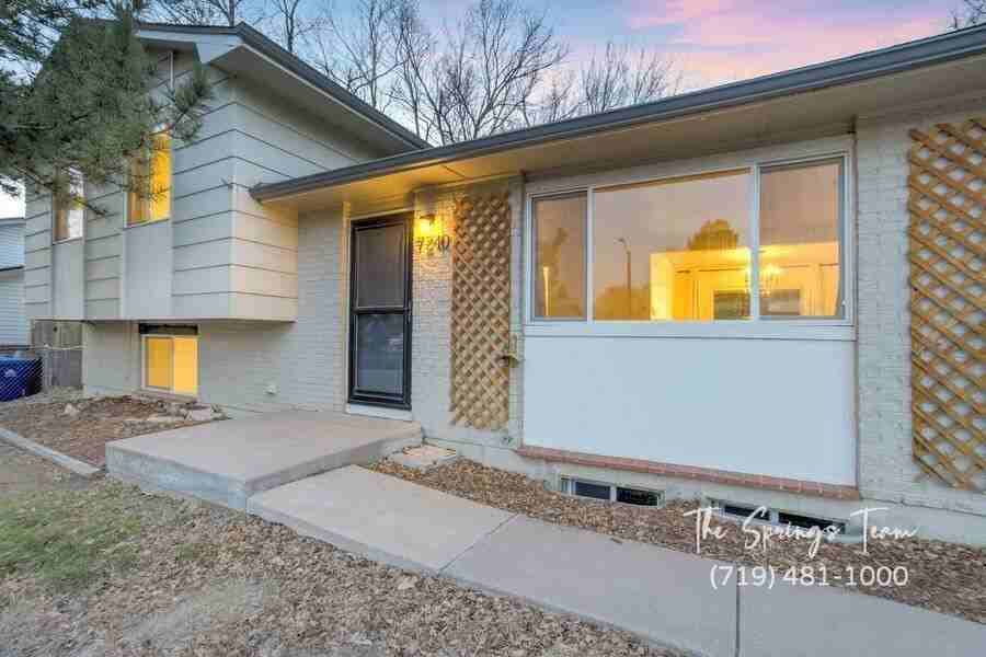 7240 Sullivan Cir - Photo 3 of 42