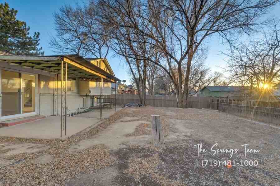 7240 Sullivan Cir - Photo 5 of 42