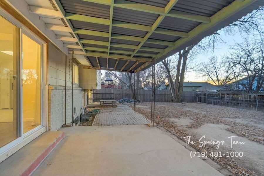 7240 Sullivan Cir - Photo 7 of 42