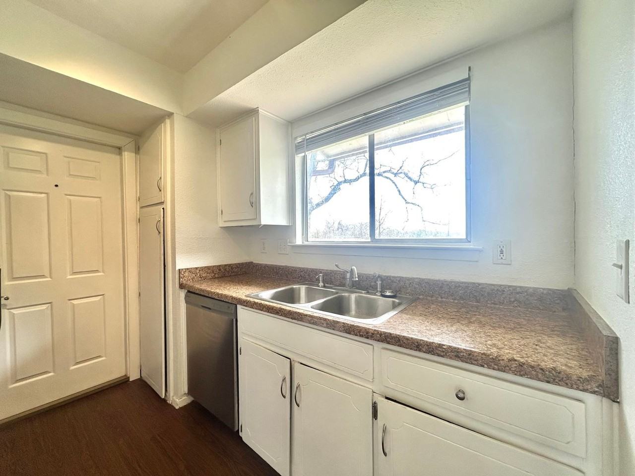 4807 Copperbend Blvd - Photo 5 of 25