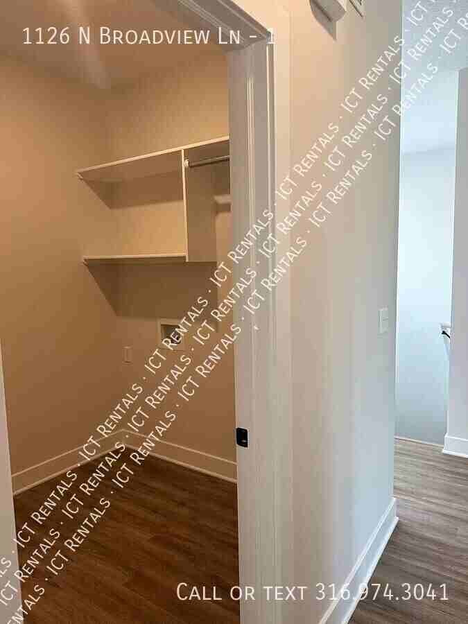 1126 N Broadview St #1 - Photo 4 of 31