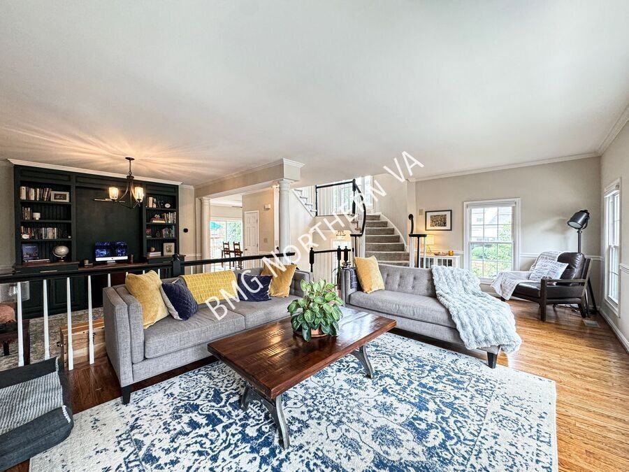 6600 Dunwich Way - Photo 4 of 40