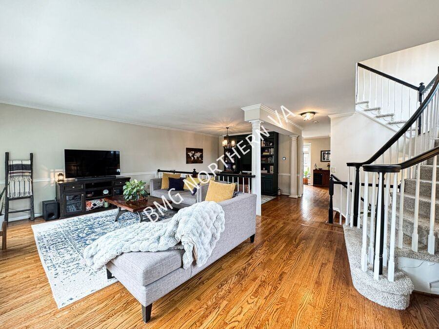6600 Dunwich Way - Photo 5 of 40