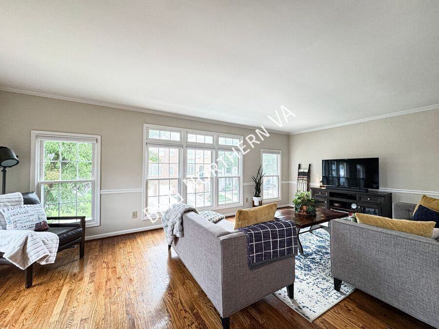 6600 Dunwich Way - Photo 6 of 40