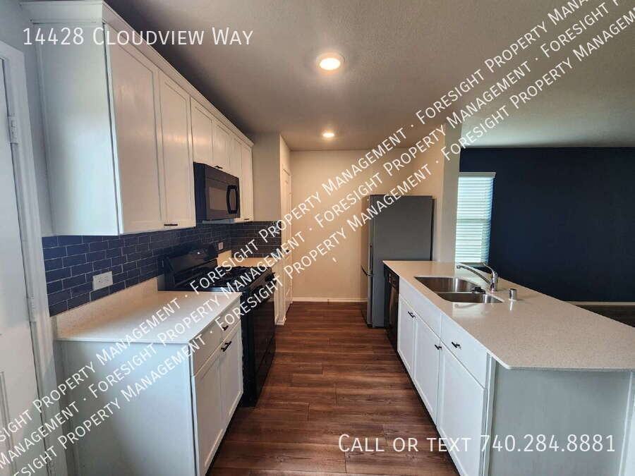 14428 Cloudview Way - Photo 2 of 17