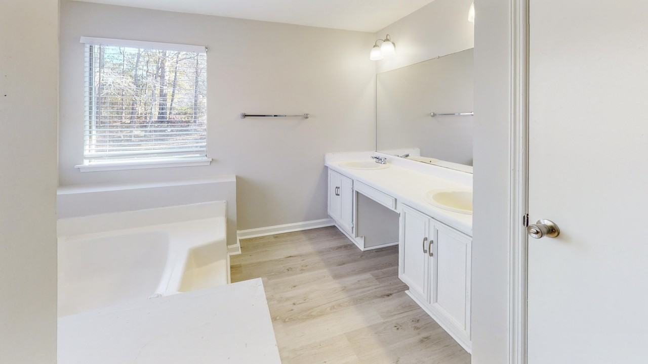 410 Lake Dylan Ct - Photo 3 of 7