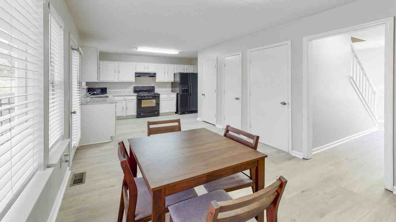 410 Lake Dylan Ct - Photo 5 of 7
