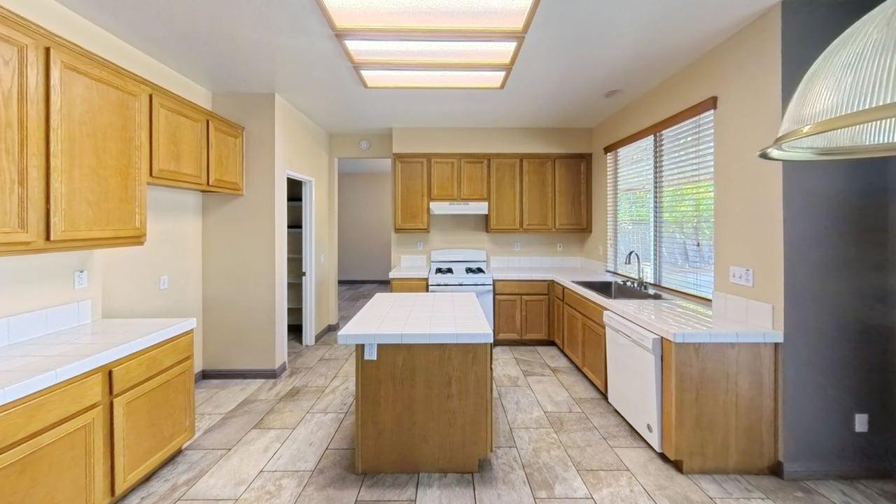 37978 Spur Dr - Photo 6 of 39