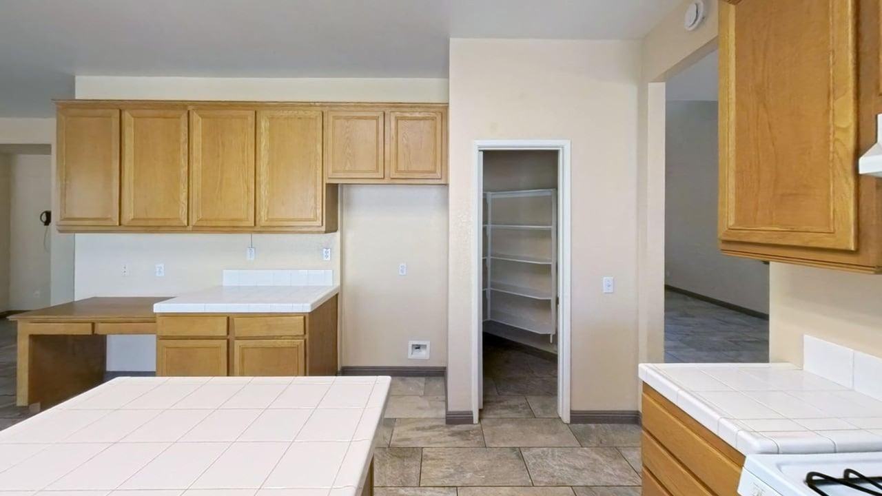 37978 Spur Dr - Photo 7 of 39