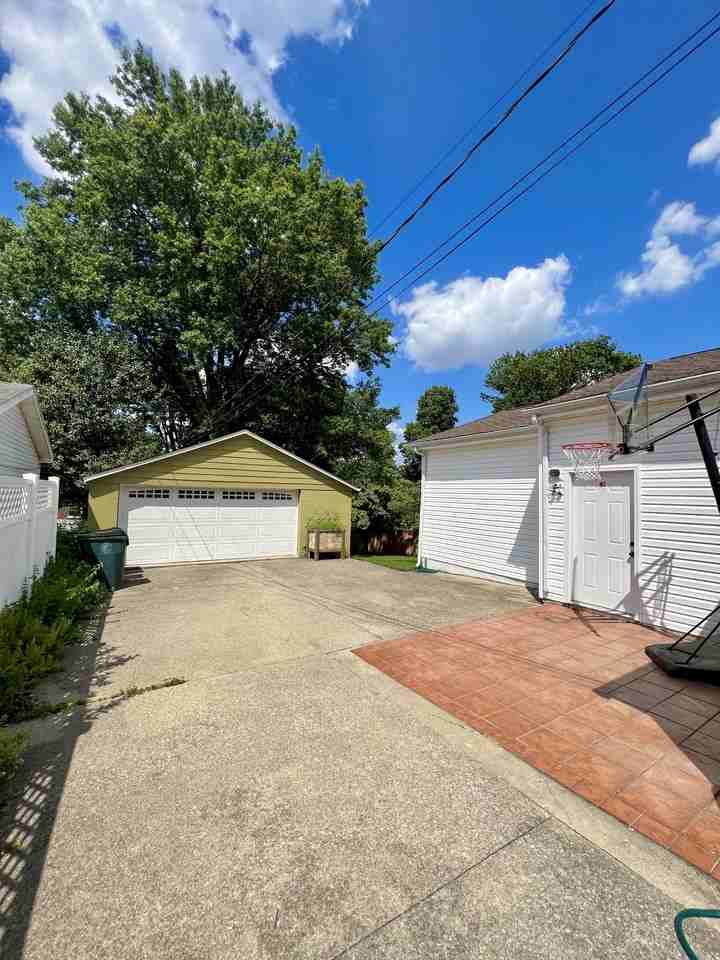 323 E Lowry Ln #1 - Photo 3 of 16