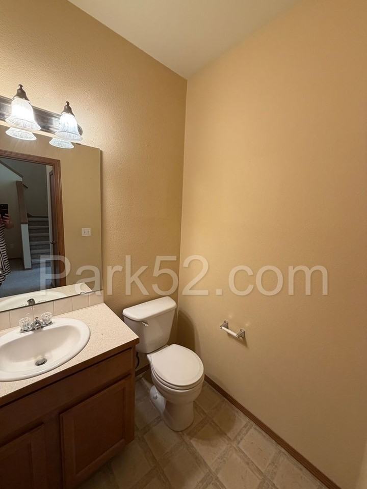 11328 185th St E - Photo 5 of 31