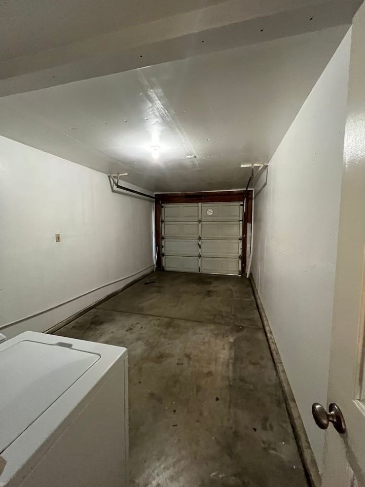 415 W J St - Photo 3 of 27