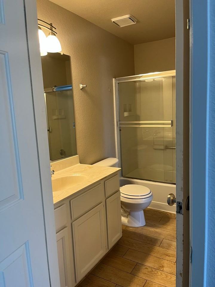 415 W J St - Photo 5 of 27