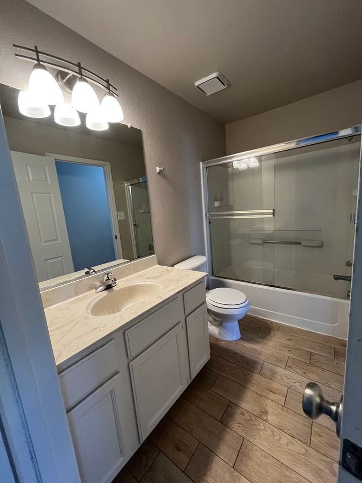415 W J St - Photo 6 of 27
